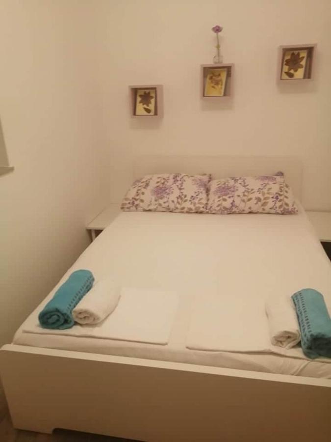 Apartman Dora Apartment Pag Town Exterior photo